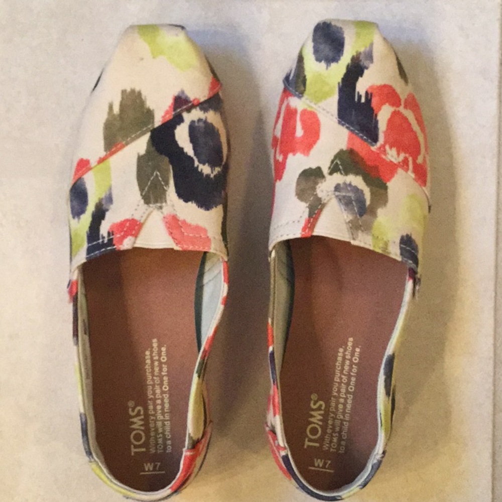 Toms floral flats